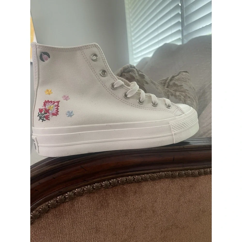 Converse Chuck Taylor All Star Lift Platform High Floral Embroidery W9